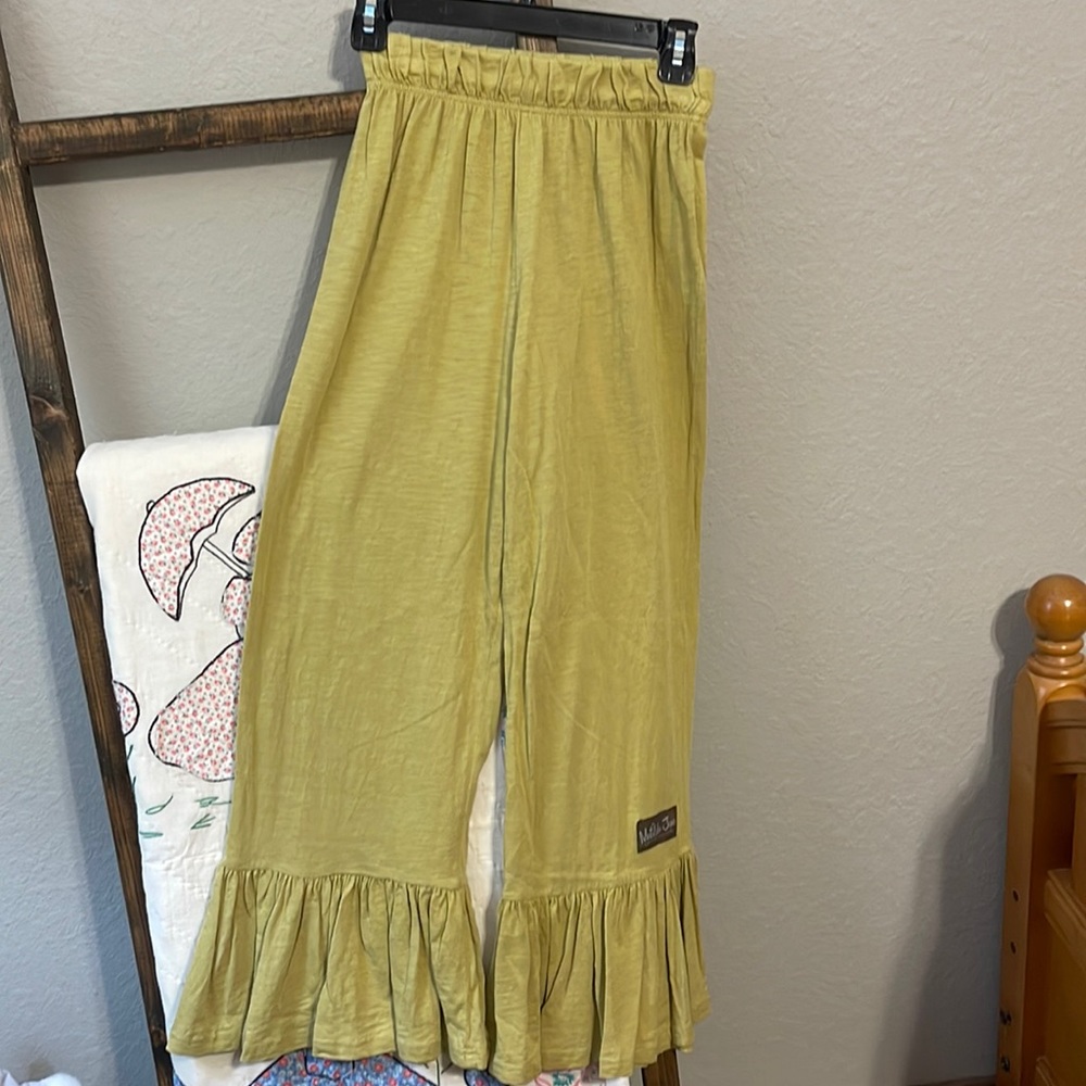 MATILDA JANE ruffle bottom pants size small in light lime green like new